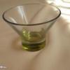 Halványzöld gyertya vagy mécses tartó üvegből