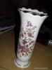 Zsolnay vajszínű, virágmintás porcelán váza